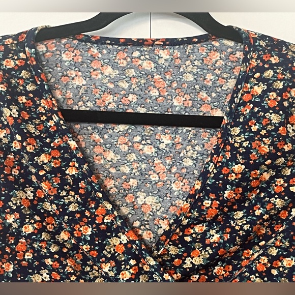 SHEIN dark blue Floral Long Sleeve Cropped Shirt. Size Small. - Picture 9 of 10